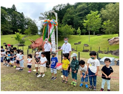 兵庫県立丹波並木道中央公園で“動く恐竜”展示開始