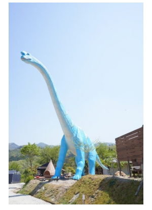 兵庫県立丹波並木道中央公園で“動く恐竜”展示開始